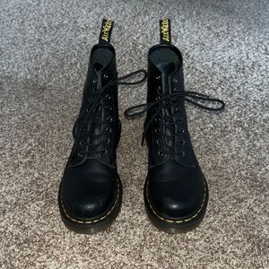 LIKE NEW 1460 Doc Martens